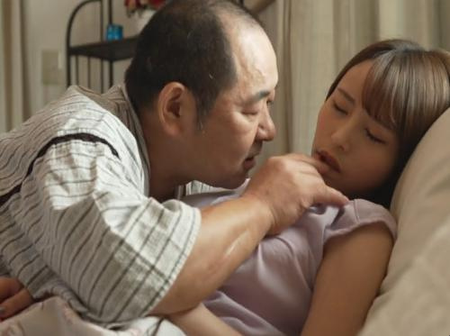 Ayah tiri memperkosa putrinya sebelum hari pernikahan