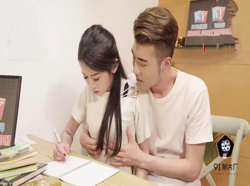 Kakak mesum itu memperkosa adik cantiknya saat sedang mengajar